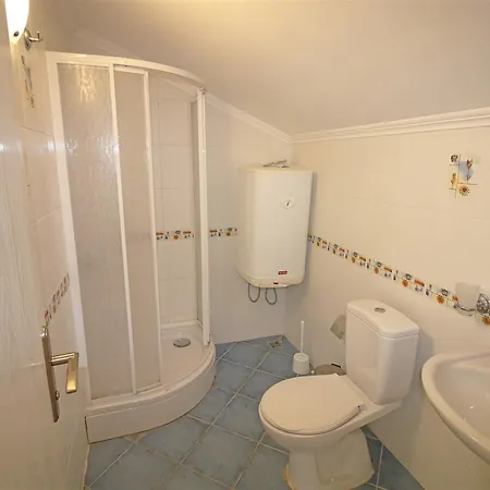 Oasis Lettings A20 *